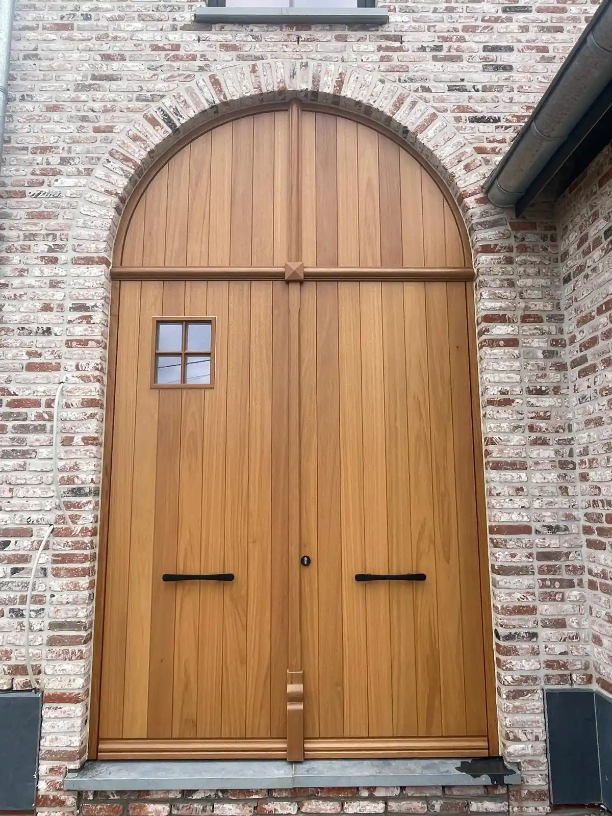 Klassieke houten voordeur nieuwbouw